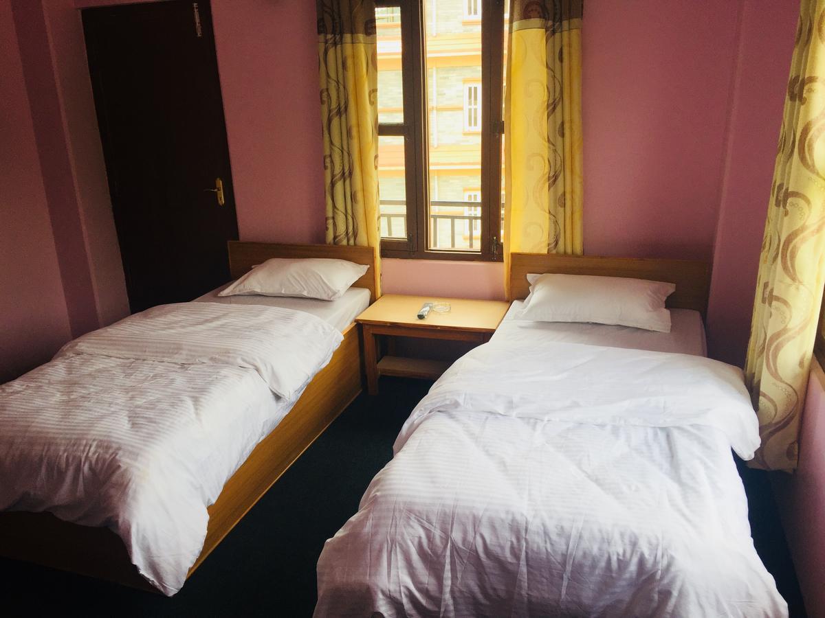 Obey Guest House Pokhara Eksteriør bilde