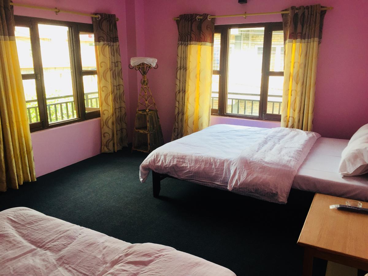 Obey Guest House Pokhara Eksteriør bilde