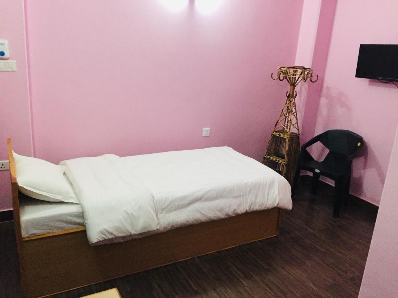 Obey Guest House Pokhara Eksteriør bilde